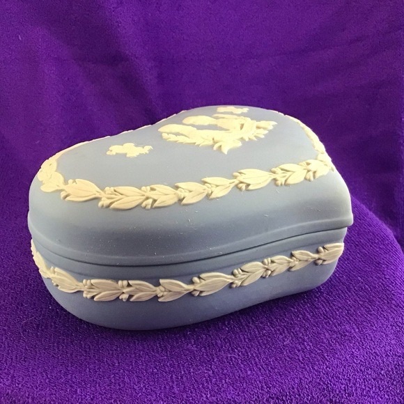 Wedgwood Jasperware Royal Wedding Trinket Box
Prince Charles Lady Diana 1981 - Picture 5 of 5